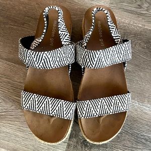 Madden Girl Espadrilles Platform Sandals Women's Size 10 Cybell Black and White